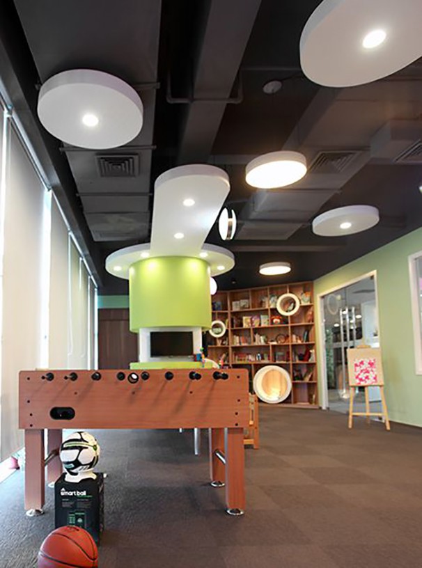 員工休息區(qū)辦公室設(shè)計(jì)實(shí)景圖